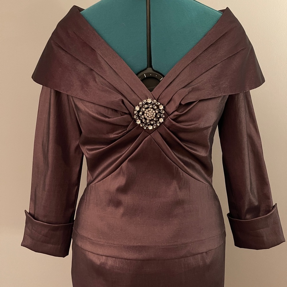 Stunning 2 pc Floor Length Formalwear - Picture 5 of 15